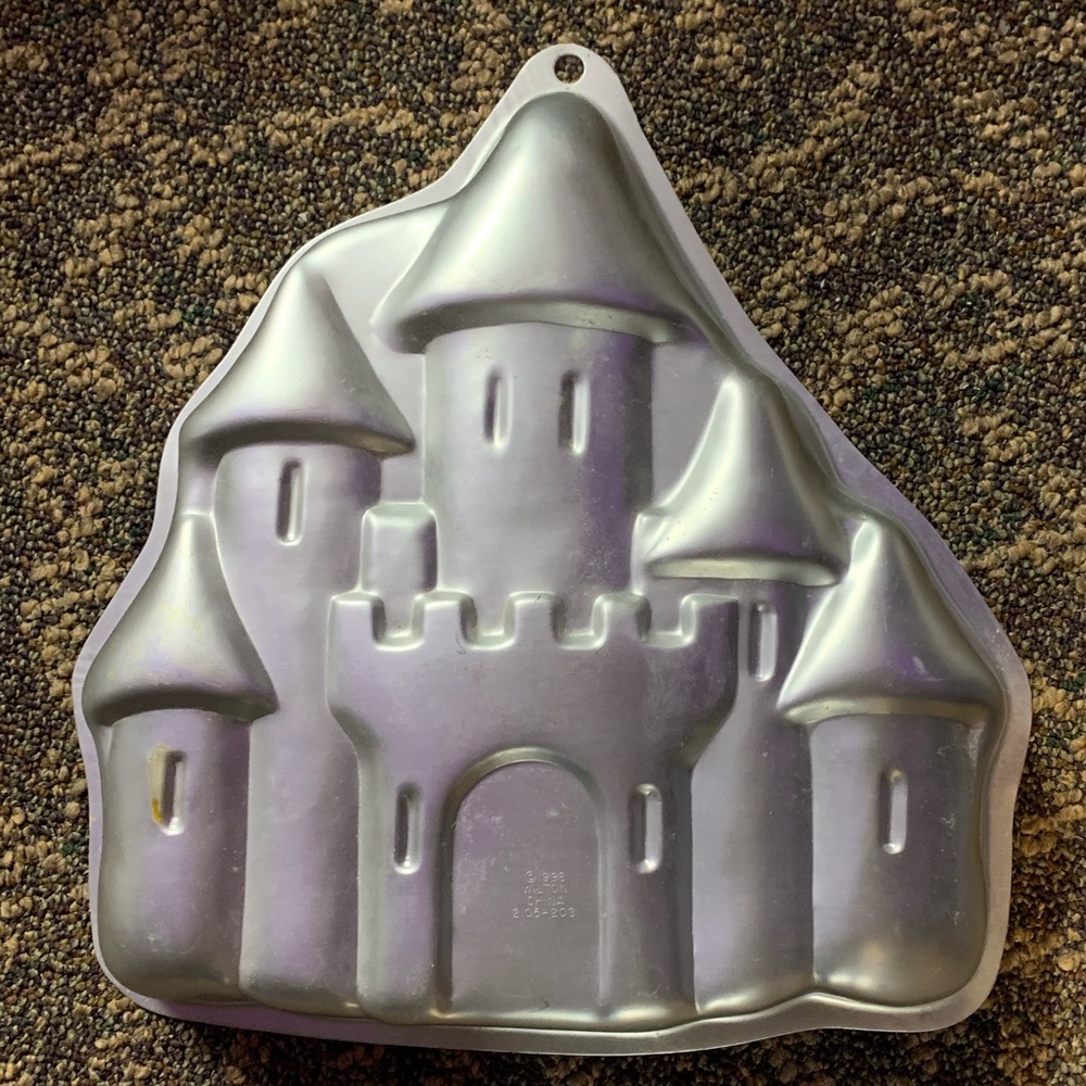Castle cake pan